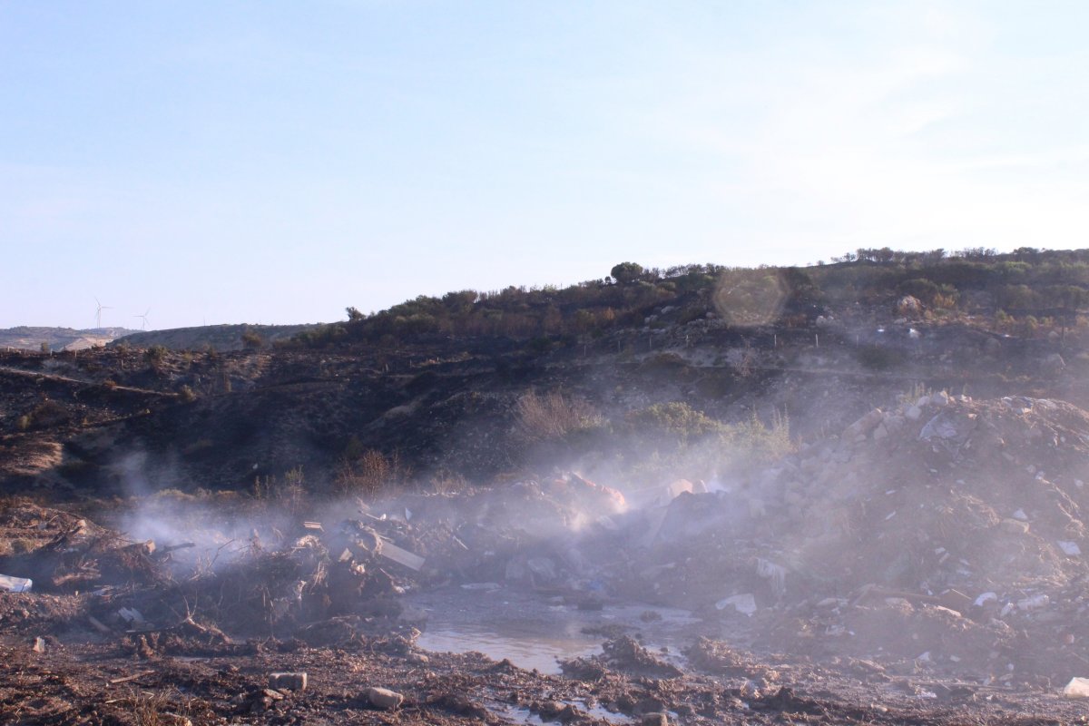 Çeşme'deki yangın kısmi olarak kontrol altına alındı